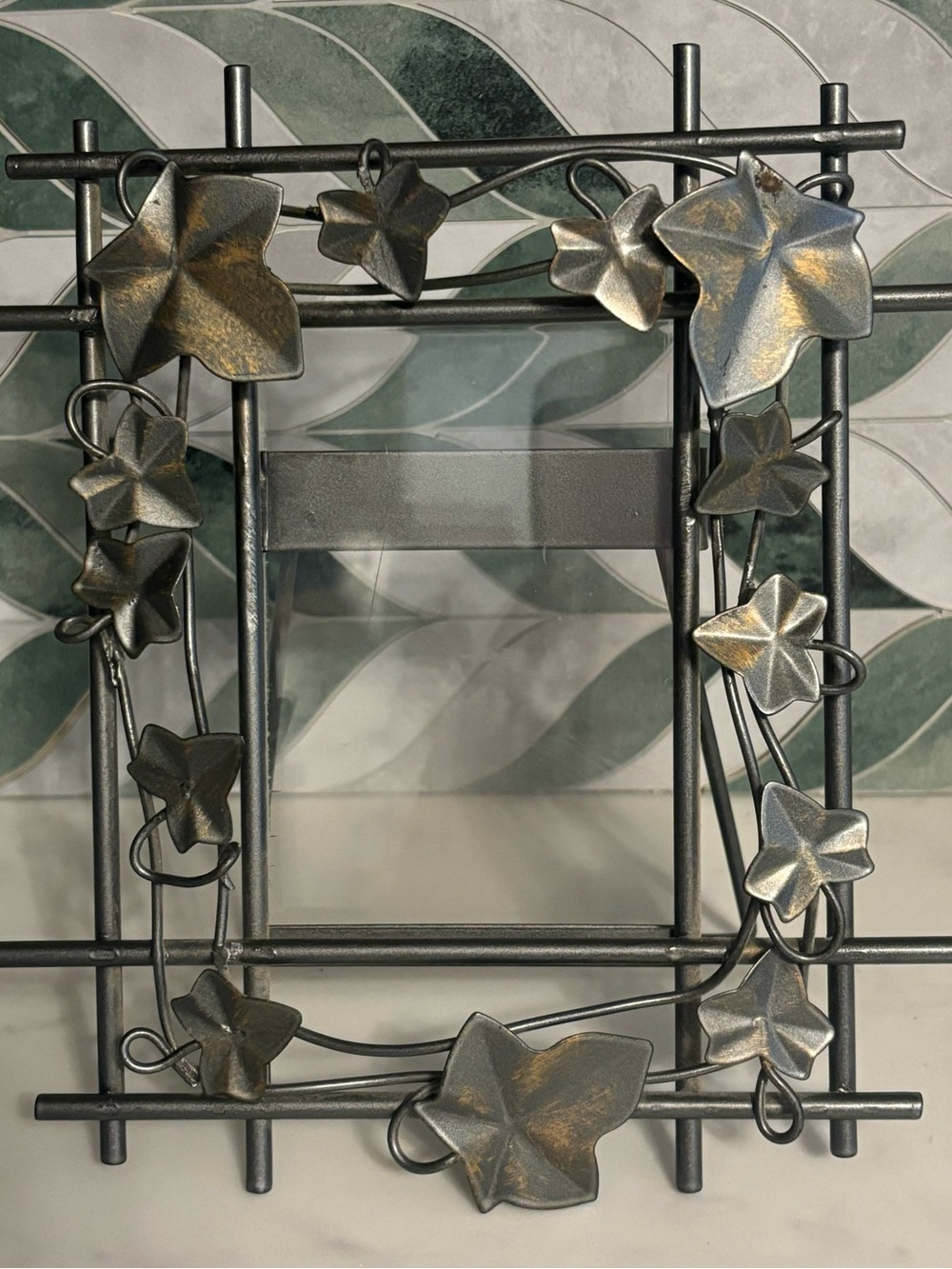 Metal Ivy Tabletop Photo Frame